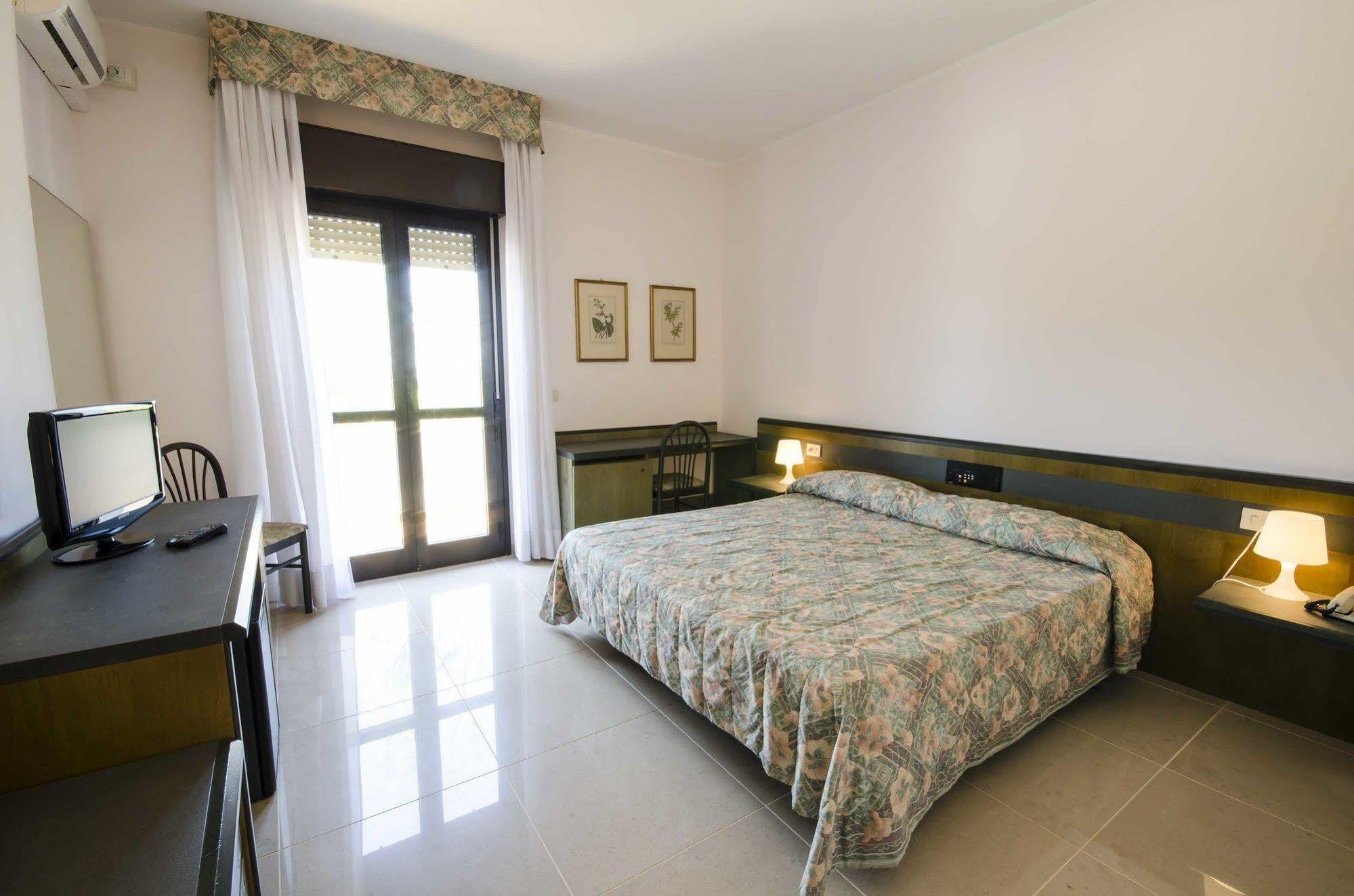 Hotel Torre Del Sole Tarquinia Exteriér fotografie